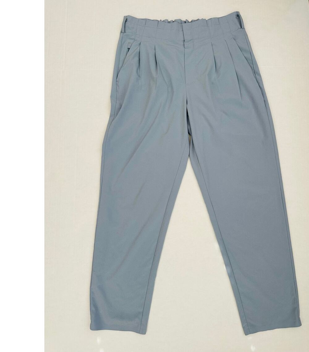 Athleta Skyline Pant II โ Light Grey Tapered Pleated Trousers Size 10